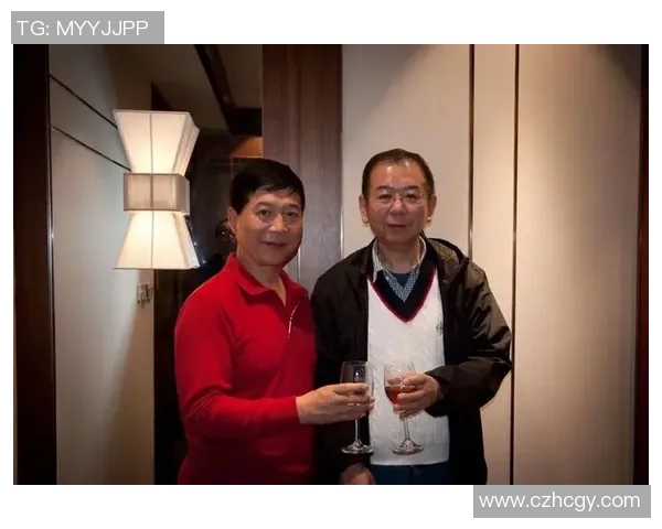 与足球明星携手共舞的歌手们的精彩人生与音乐旅程